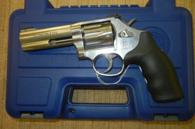 Smith & Wesson Model 617 - 6